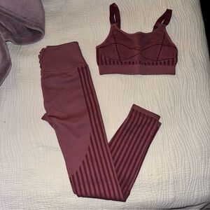 Fabletocs Maroon Small Set